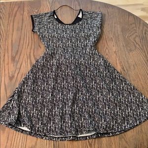 Short sleeved white and black dress